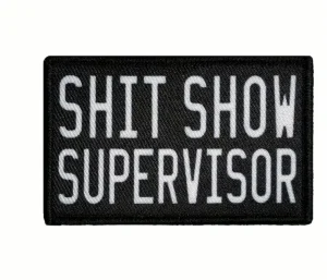 Patch – Shit Show Supervisor – Humoristische Morale Patch – Zwart/Wit – 8x5 cm – Klittenband