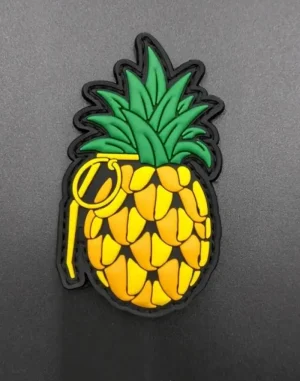 PVC patch Pineapple Grenade – 4,6 x 8 cm – geel groen – klittenband