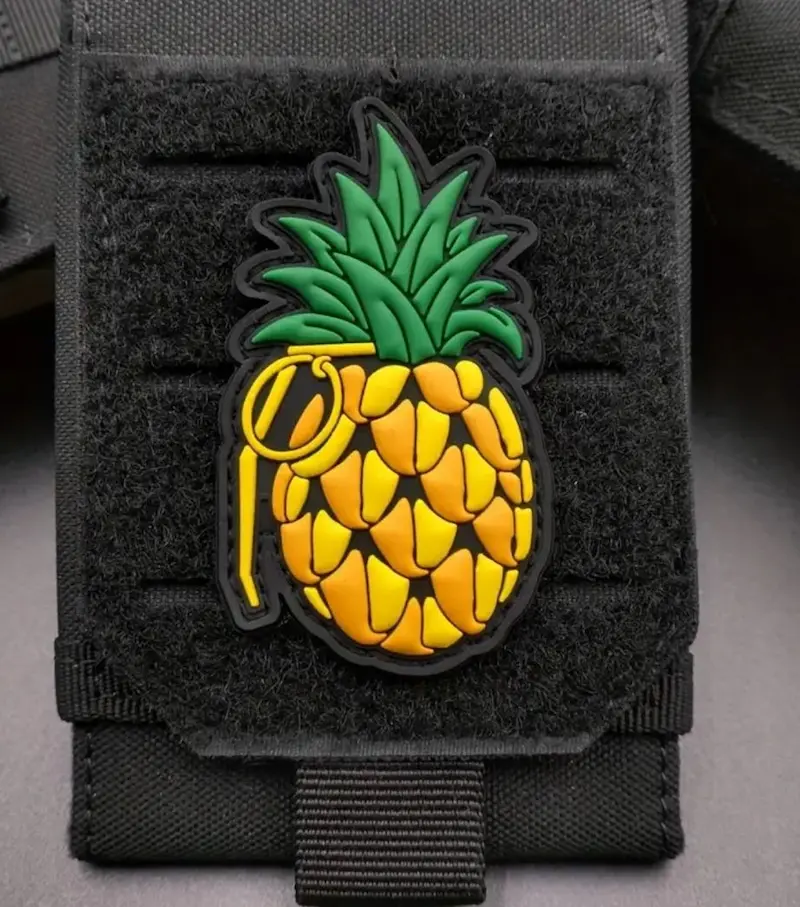 Patch – Pineapple Grenade – PVC – 4,6 x 8 cm – Velcro Klittenband – Geel/Groen - Afbeelding 2