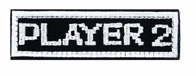 Geborduurde Player 2 patch – zwart wit – 10x2,5 cm – velcro klittenband